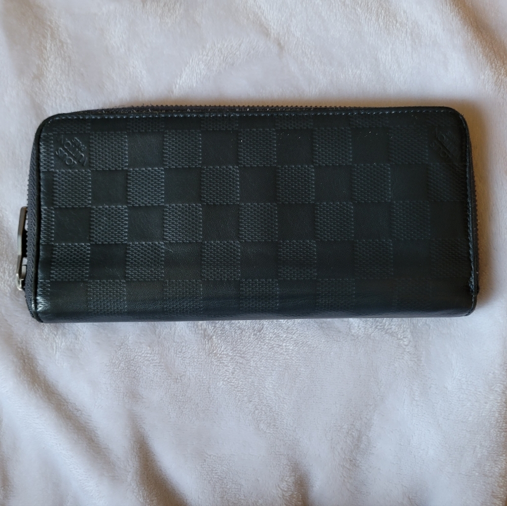 Louis vuitton men's vertical wallet infini leather